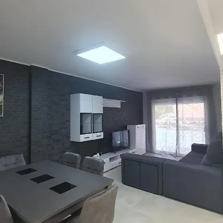 Julia Cap - 3 Bedrooms With Pool